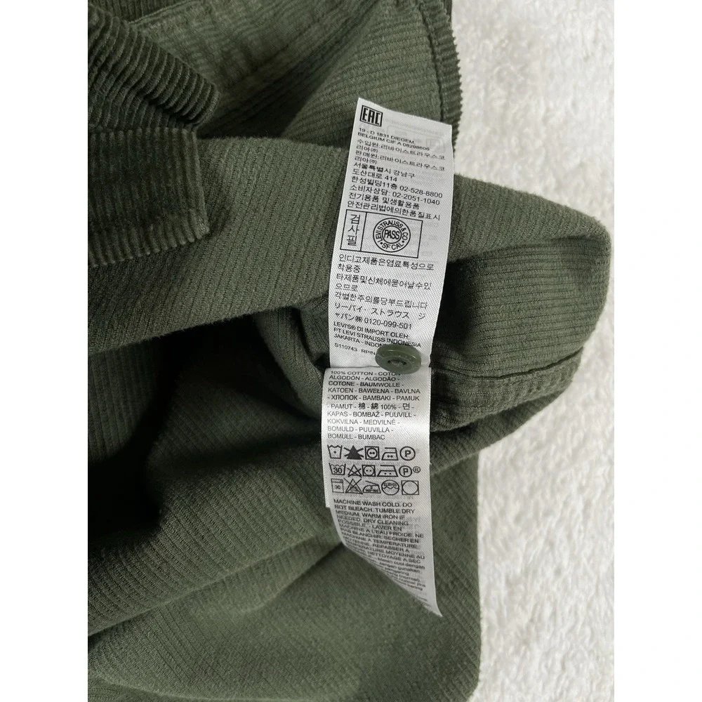 Levis Green Corduroy Relaxed Fit Long Sleeve Button Up Shirt Men's Med Pockets
